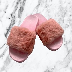 NEW Faux Fur Pink Slides